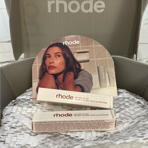 Rhode Peptide Lip tint in CINNAMON ROLL (NIB)